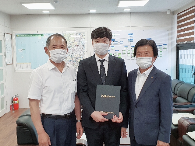 6급 신규 직원 임용장 수여 대표 이미지